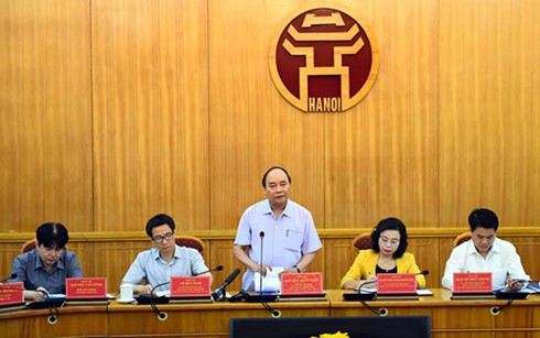 Premierminister: Hanoi soll Modell der Schnellreaktionskräfte für Lebensmittelhygiene entwickeln - ảnh 1